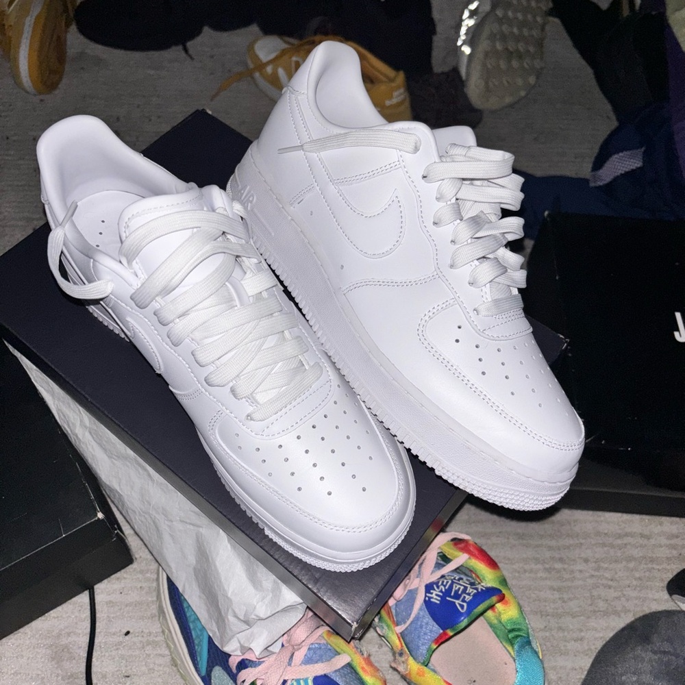 Jordan Sneakers - Picture 5 of 6